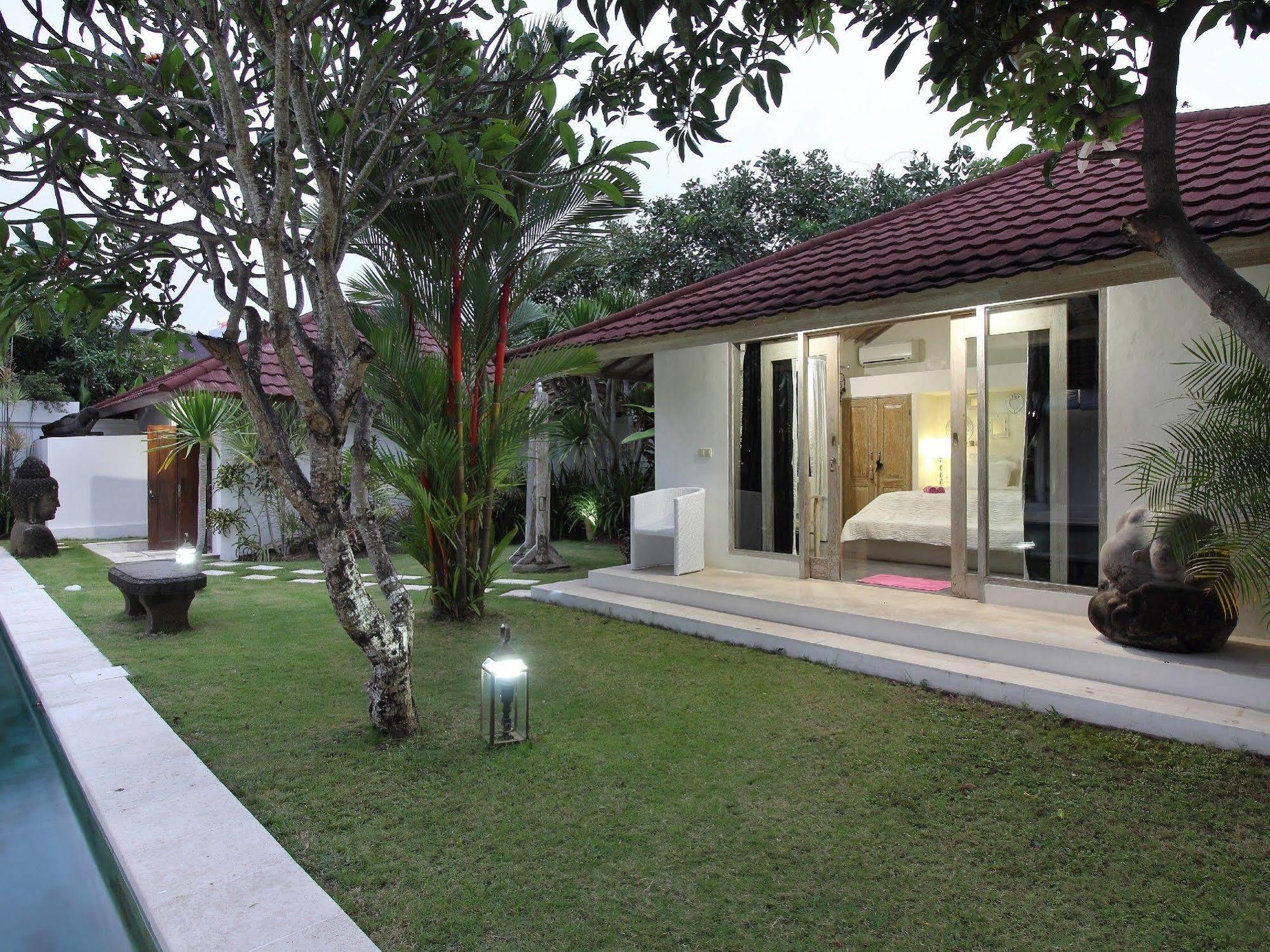 Villa Putih Seminyak  Ngoại thất bức ảnh